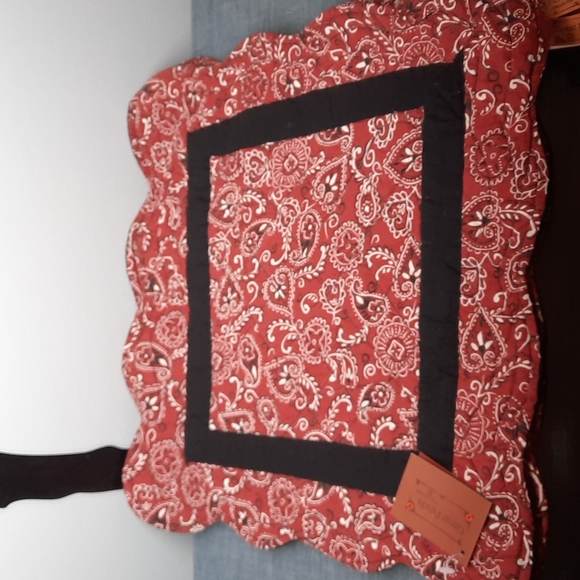 Set 4 Placemats Tablemat Quilted Cotton Black Red Reversible 15" Square Washable - Picture 2 of 4